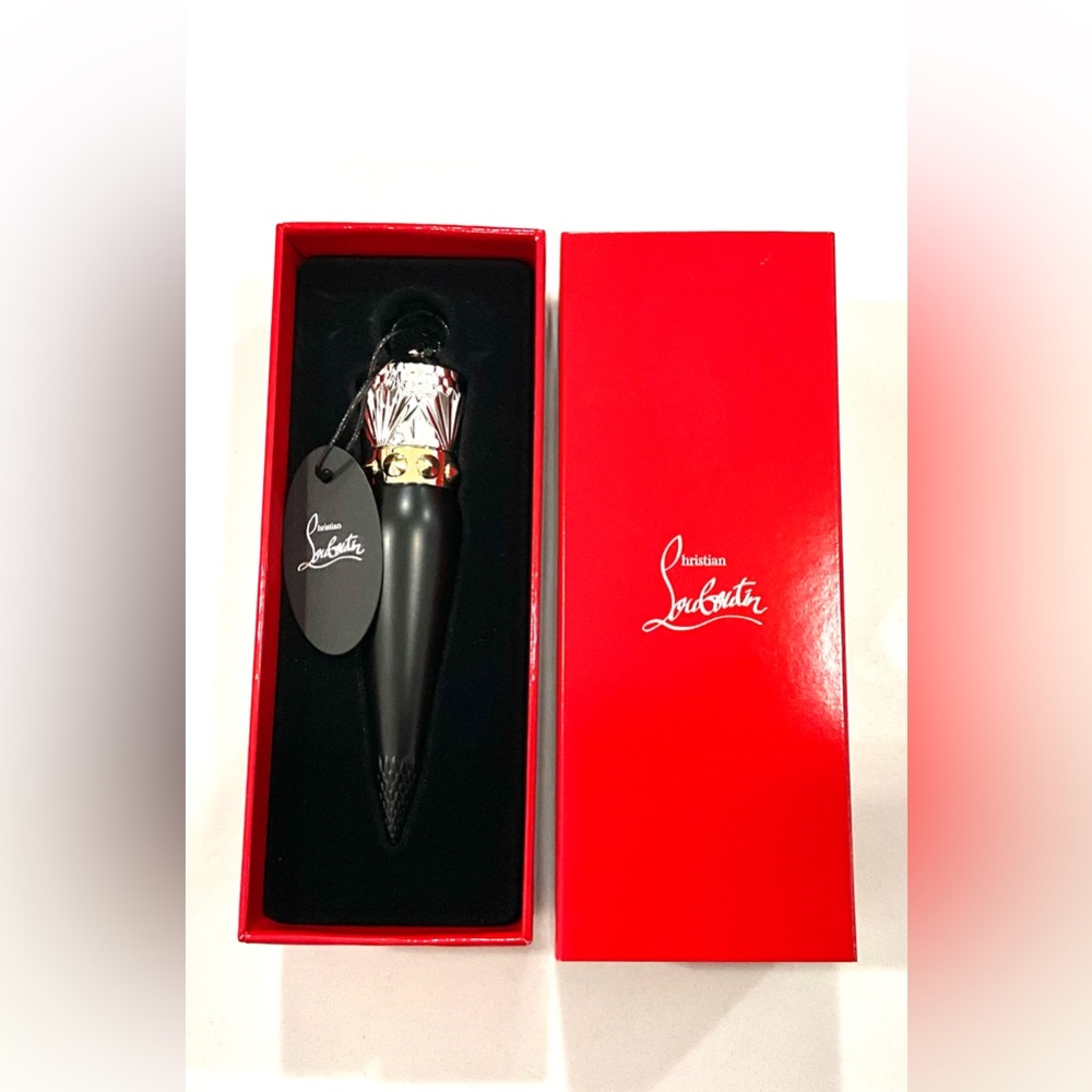 Christian Louboutin Velvet Matte Lipstick – Red Dramadoauce (New in Box)